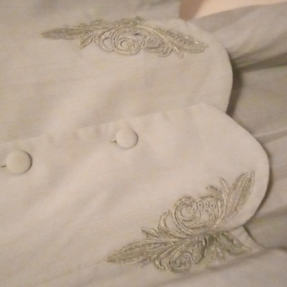 Beautiful Green DRESS - Picture 3 of 4